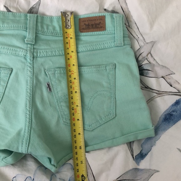 Levi’s Low Rise Jean Shorts in Turquoise - Size 24 - Picture 6 of 8